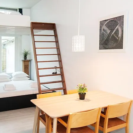 Studio With Garden Apartamento